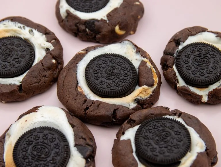 Oreo and Marshmallow Cookies featuring marshmallow-filled chocolate cookies with Oreo centre standing vertically.