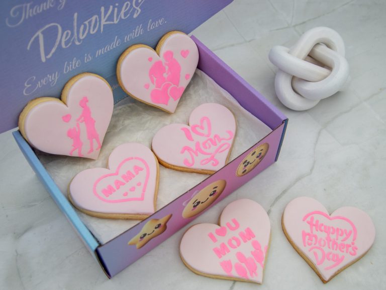 Mother’s Day heart cookies packed in Delookies gift box