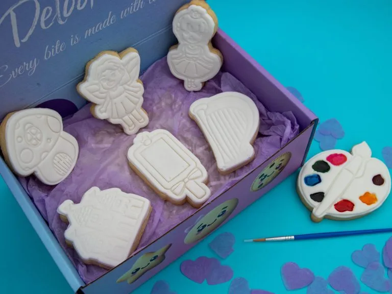 Enchanted fairy DIY cookies packed in Delookies box with palette and brush