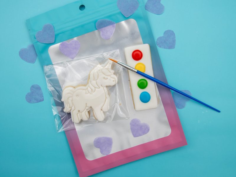 Magical Unicorn DIY cookie with mini colour palette and brush