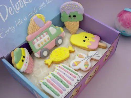 Delookies kids birthday cookie set in party-ready packaging