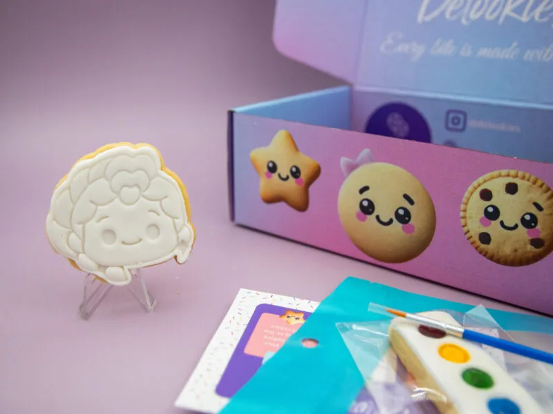 Rumi Kpop Huntrix DIY cookie favour standing upright with edible painting kit for party bags