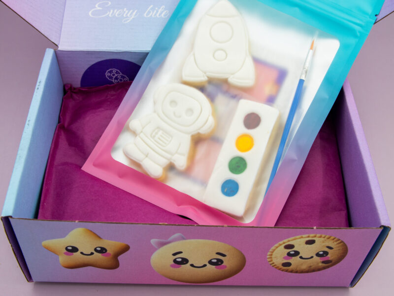 astronaut and rocket DIY cookie favour packed with palette, brush and guide card in heat sealed wrapper
