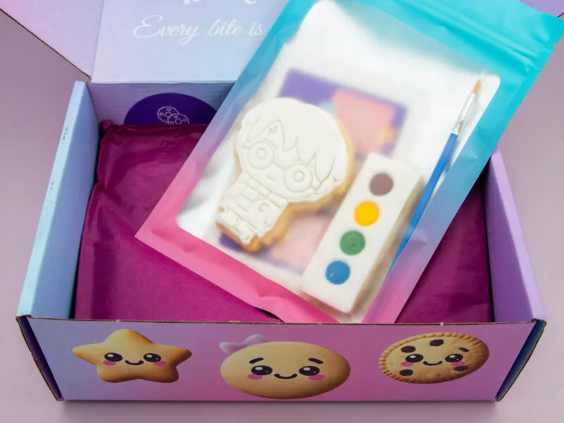 Paint your own Harry Potter cookie favour packed with palette, brush and guide card in heat sealed wrapper